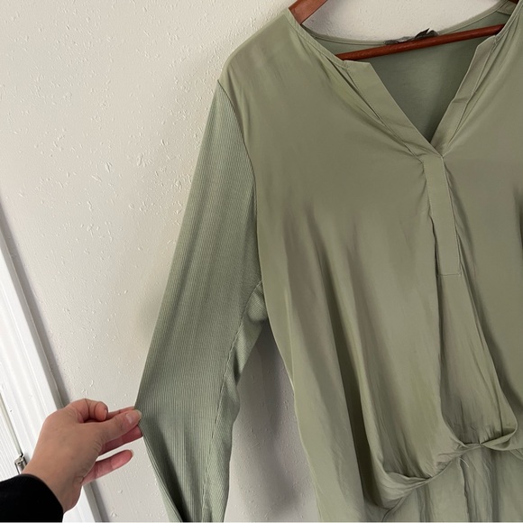 Lola & Sophie Seafoam Green Blouse Size Medium - Picture 4 of 13